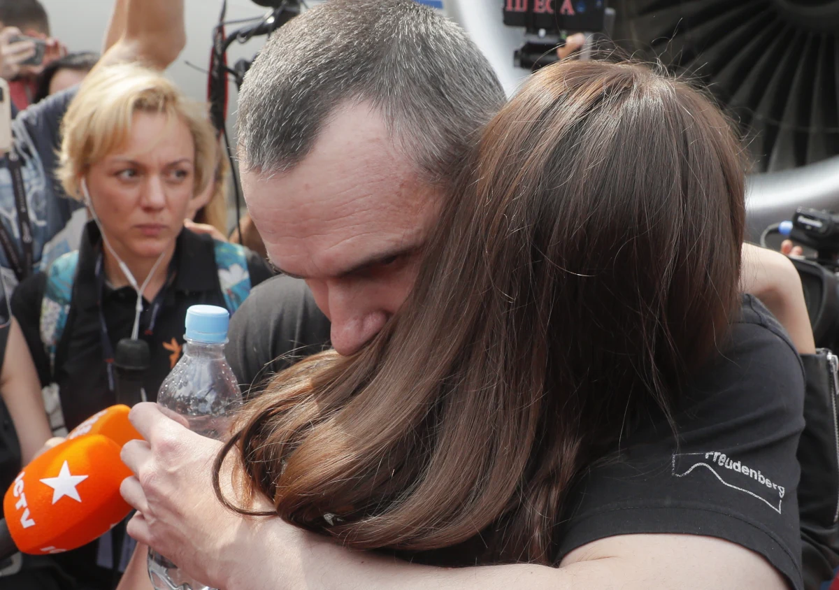 Przewodniczący Parlamentu Europejskiego David Sassoli wyraził radość z powodu uwolnienia przez władze Rosji ukraińskiego filmowca Ołeha Sencowa. To znak zmniejszających się napięć między Rosją i Ukrainą - napisał w opublikowanym w sobotę oświadczeniu szef PE.