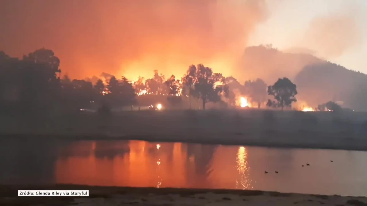  Co najmniej 18 domów spłonęło w gigantycznych pożarach trawiących wschodnią Australię. W stanach Queensland i Nowa Południowa Walia setki osób zostało ewakuowanych.

