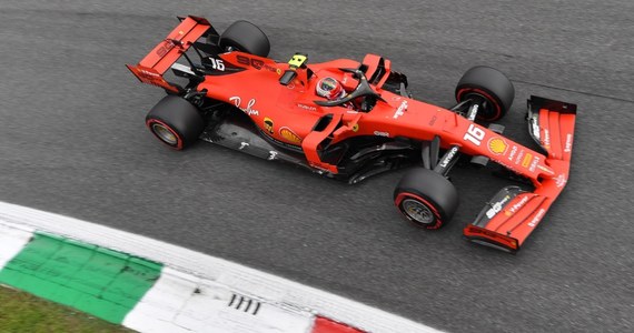 Charles Leclerc z ekipy Ferrari wygrał eliminacje do niedzielnego wyścigu Formuły 1 o Grand Prix Włoch na torze Monza. Kierowca z Monako zdobył czwarte pole position w tym sezonie. Robert Kubica (Williams) odpadł w pierwszej części rywalizacji, zajmując 19. miejsce.