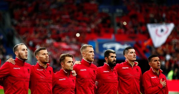 Do fatalnej pomyłki doszło na Stade de France przed meczem eliminacji Euro 2020. Francuzi, którzy mieli zagrać z reprezentacją Albanii przed spotkaniem puścili hymn Andory. Oburzeni goście nie chcieli rozpocząć meczu, dopóki nie usłyszeli swojego hymnu.