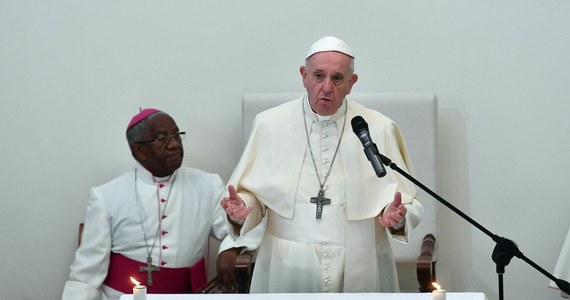 Papież Franciszek powiedział w sobotę na Madagaskarze, że brak księży i kryzys powołań prowadzą czasem do tego, że do seminariów przyjmowani są "niemoralni" kandydaci. Podkreślił, że szczególnie poważna sytuacja panuje w niektórych krajach Europy.