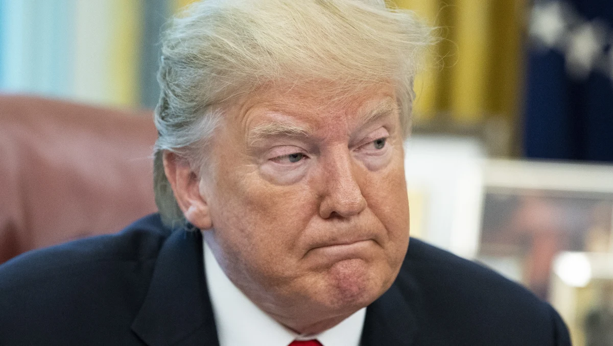 Ameryka może zamknąć bramy przed uchodźcami z całego świata. Już w tej chwili znacznie okrojony program pozwalający ludziom uciekającym przed wojną, prześladowaniami i głodem szukać schronienia w USA może być jeszcze bardziej zredukowany lub nawet zlikwidowany - informuje dziennik "New York Times".