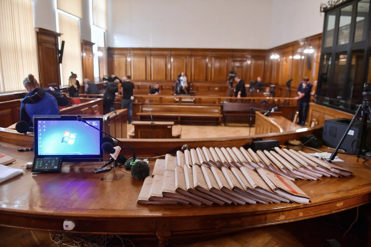 W Sądzie Okręgowym w Gdańsku nie odczytano w poniedziałek kluczowej części wyroku ws. Amber Gold. Powodem były wątpliwości, co do interpretacji przepisów. Chodziło o przepisy na podstawie których, sędzia miała skrócić procedurę odczytywania wyroku. 