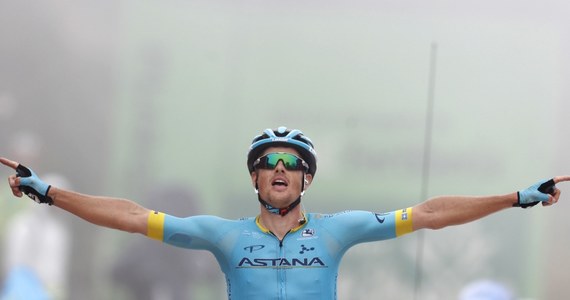 Duńczyk Jakob Fuglsang z ekipy Astana wygrał na przęłęczy Cubilla 16. etap wyścigu kolarskiego Vuelta a Espana. Na prowadzeniu umocnił się Słoweniec Primoz Roglic (Jumbo-Visma), a na piąte miejsce w klasyfikacji generalnej awansował Rafał Majka (Bora-hansgrohe).