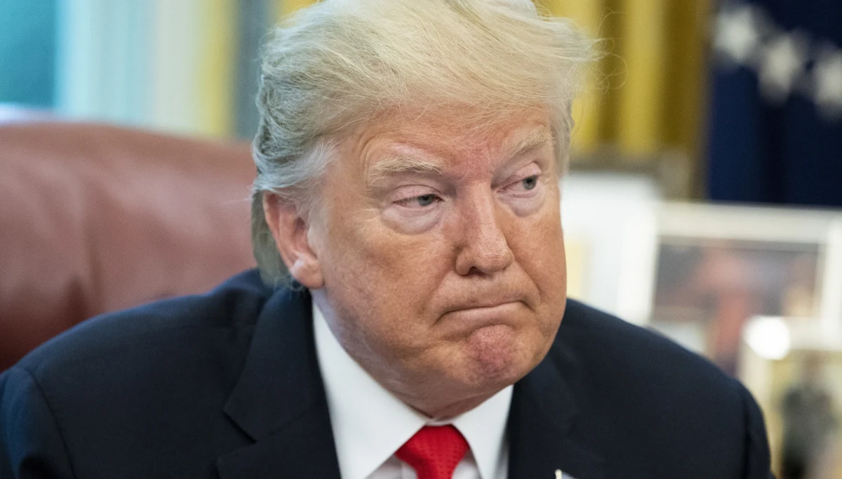 Rozmowy pokojowe z afgańskimi talibami są "martwe" - powiedział prezydent USA Donald Trump. Zaznaczył także, że pomysł odwołania tajnego spotkania z terrorystycznym ugrupowaniem i przedstawicielami rządu Afganistanu w Camp David wyszedł wyłącznie od jego samego, a nie doradców czy sojuszników.