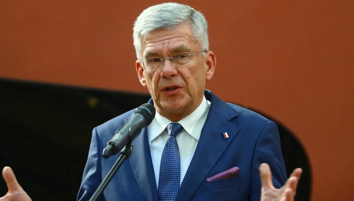 Zwiększyliśmy wpływy do budżetu i chcemy te wpływy sprawiedliwie dzielić; z rozwoju powinni korzystać obywatele, ludzie młodzi, ale też emeryci, i jeśli będą możliwości, to jeszcze bardziej o emerytów będziemy dbać - mówił w poniedziałek w Ostrowie Wielkopolskim marszałek Senatu Stanisław Karczewski.