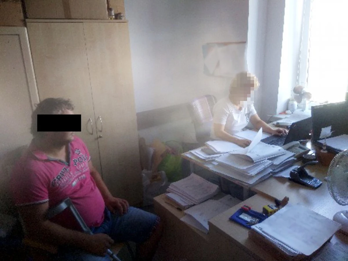 ​Warszawska policja, we współpracy z kierownictwem hotelu na Mokotowie, zatrzymała 35-letniego pracownika technicznego, który w ciągu dwóch tygodni miał wymontować z prawie 100 pokoi urządzenia multimedialne, rozszerzające możliwości telewizorów. Straty hotelu oszacowano na 20 tysięcy złotych.