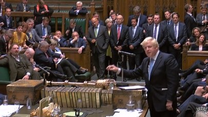 Brytyjski parlament zawieszony. Wcześniej posłowie zafundowali Borisowi Johnsonowi dwie porażki