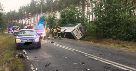 Rano doszło do zderzenia autobusu przewożącego uczniów z samochodem osobowym w miejscowości Stara Woda w powiecie żarskim w woj. lubuskim. Informację dostaliśmy na Gorącą Linię RMF FM. 