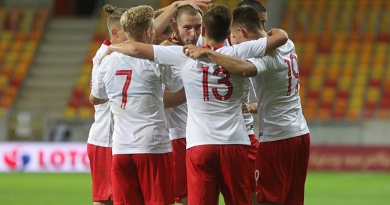 Piłkarska reprezentacja Polski U-21 wygrała we wtorek w Białymstoku z Estonią 4:0 w swoim drugim meczu eliminacji młodzieżowych mistrzostw Europy. Kilka dni temu Polacy pokonali na wyjeździe Łotwę 1:0.