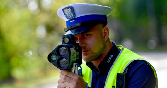 Podczas ostatniego kaskadowego pomiaru prędkości policjanci zatrzymali rekordową liczbę praw jazdy za przekroczenie prędkości powyżej 50 km/h w terenie zabudowanym - poinformował Radosław Kobryś z Biura Ruchu Drogowego Komendy Głównej Policji.