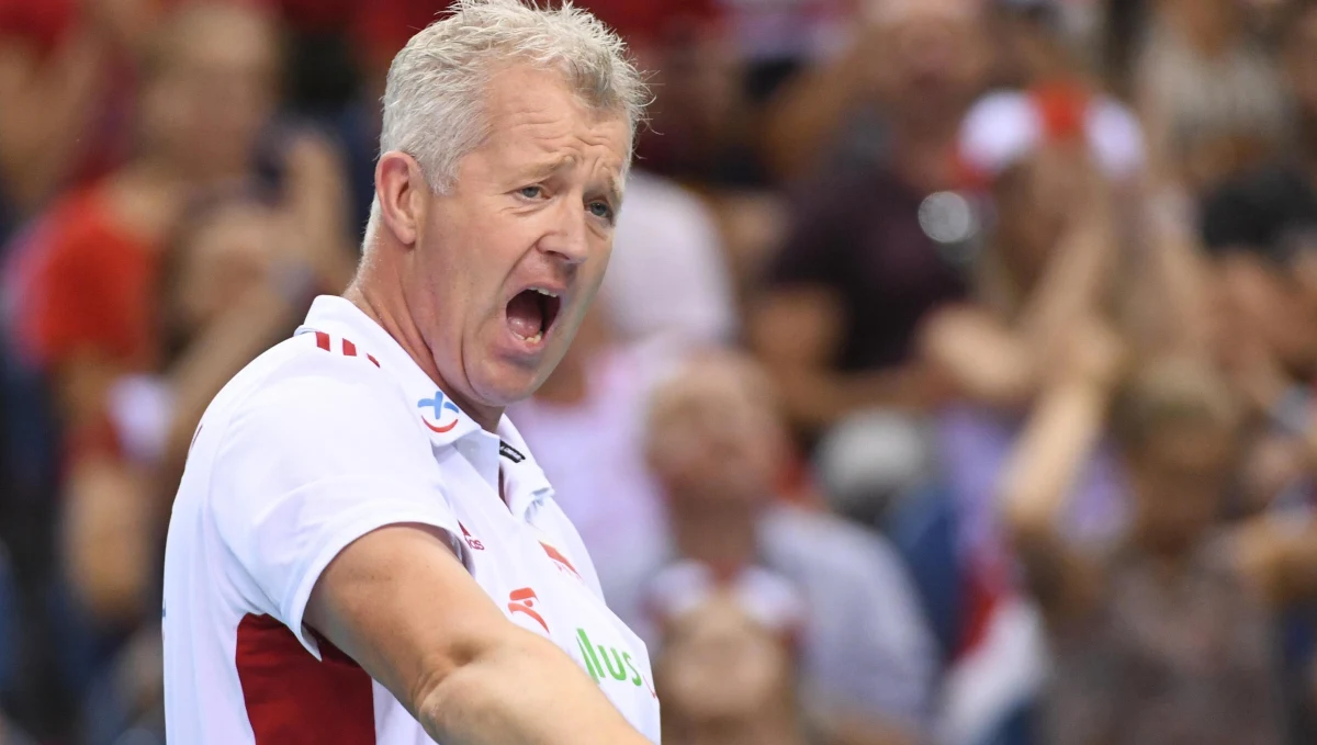 Trener Vital Heynen ogłosił nazwiska 14 siatkarzy, którzy polecą dziś do Holandii na mistrzostwa Europy. W porównaniu do sierpniowego turnieju kwalifikacyjnego do Igrzysk Olimpijskich w składzie są dwie zmiany. Wypadli z niego rozgrywający Grzegorz Łomacz i przyjmujący Bartosz Kwolek. Ich miejsca zajęli rozgrywający Marcin Komenda i środkowy Jakub Kochanowski. Pierwszy mecz na Eurovolley Polacy rozegrają w piątek w Rotterdamie.