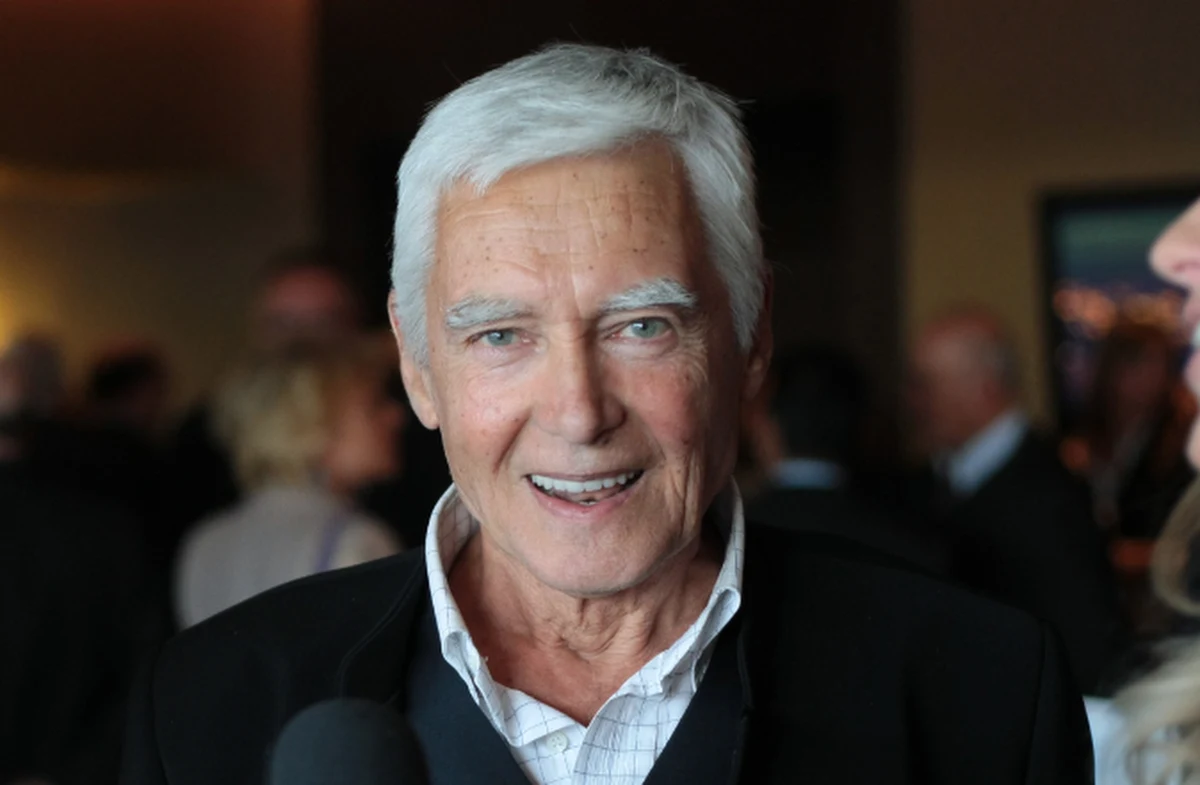 O śmierci Krzysztofa Kalczyńskiego poinformowała jego rodzina i przyjaciele. Aktor znany był z niemal 100 ról filmowych i telewizyjnych.