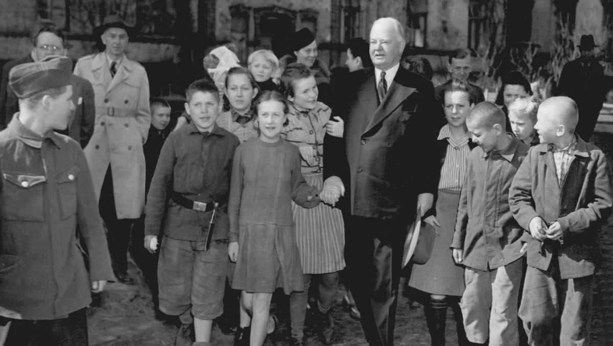 Do 30 września trwa druga edycja projektu Hoover Table. Jego celem jest upowszechnienie wiedzy o Herbercie Hooverze - filantropie, prezydencie USA i wielkim przyjacielu Polski, a także organizacja obozu łączącego wakacyjny odpoczynek z nauką języka angielskiego dla dzieci i młodzieży z krakowskich placówek opiekuńczo-wychowawczych oraz rodzin zagrożonych wykluczeniem z powodu ubóstwa. 