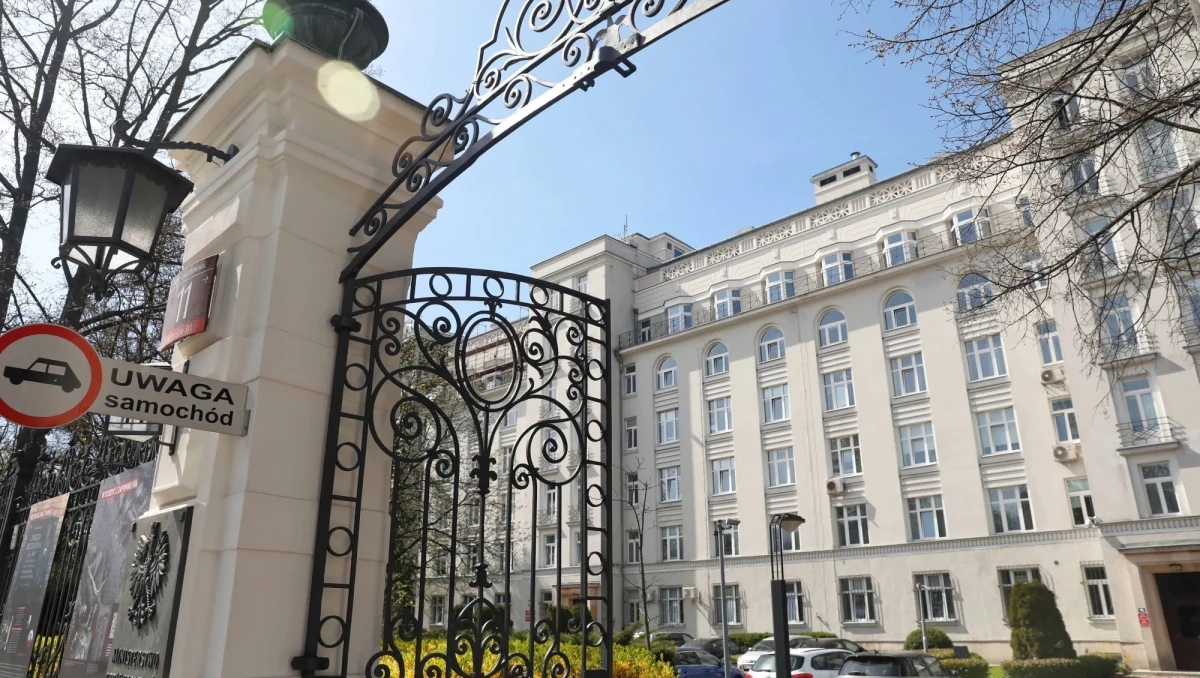 Rzecznik Prokuratury Okręgowej w Warszawie Łukasz Łapczyński potwierdził, że prowadzi ona śledztwo ws. niedopuszczalnego przetwarzania danych osobowych w resorcie sprawiedliwości. Wcześniej rzeczniczka SLD Anna Maria Żukowska ujawniła pismo zawiadamiające o tym śledztwie.