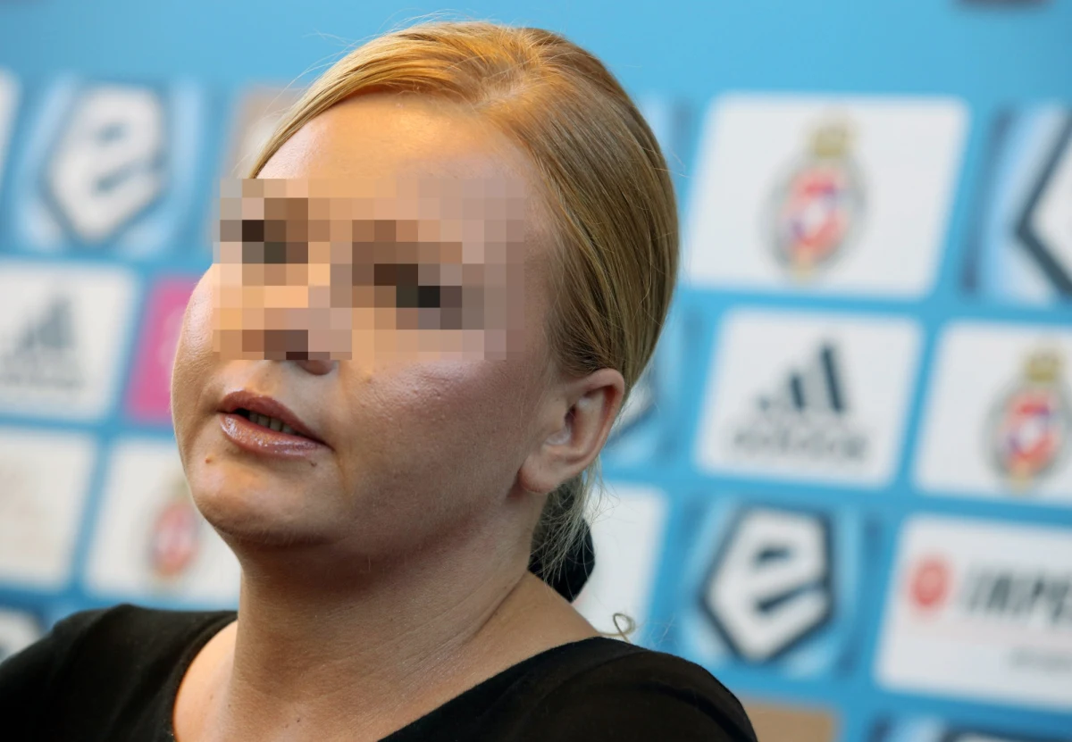 Zarzut uczestnictwa w zorganizowanej grupie przestępczej i popełnienia przestępstw gospodarczych, związanych z wyrządzeniem szkody w mieniu Wisły Kraków SA, usłyszała była prezes spółki Marzena S. Zarzuty - jak poinformowała Prokuratura Krajowa - usłyszeli również m.in. były wiceprezes Wisły i były przewodniczący rady nadzorczej spółki.