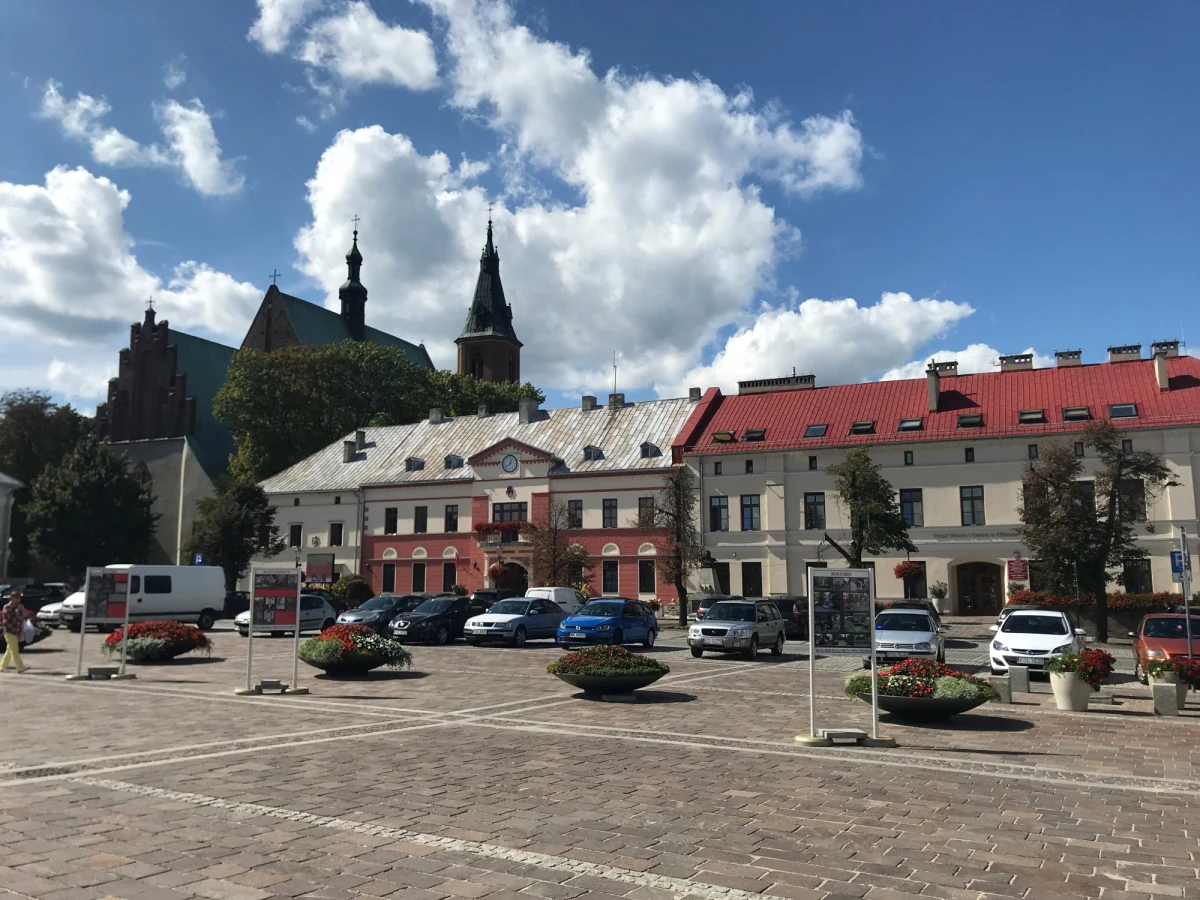 ​Znaczące podwyżki cen za wywóz odpadów  przegłosowali radni Olkusza w Małopolsce. Sprawa szczególnie bulwersuje mieszkańców, ponieważ ceny wzrosną z 9 do 22 złotych od osoby i zaczną obowiązywać już od 1 listopada tego roku.