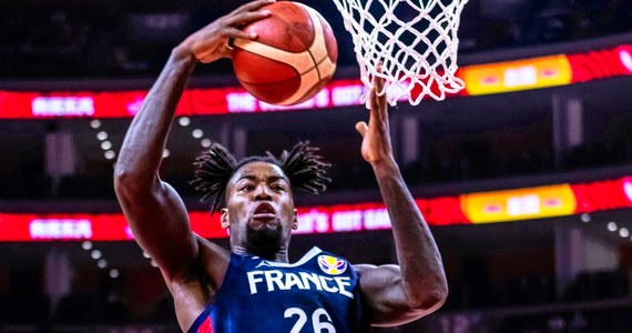 Francja pokonała w Dongguan zespół USA 89:79 w ćwierćfinale mistrzostw świata w koszykówce i awansowała do półfinału. Broniący tytułu Amerykanie powalczą o miejsca 5-8.