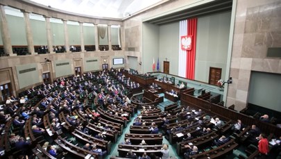 Listy Falenty, akcje Morawieckiego… Co PiS zyska na bezprecedensowym przerwaniu posiedzenia Sejmu?