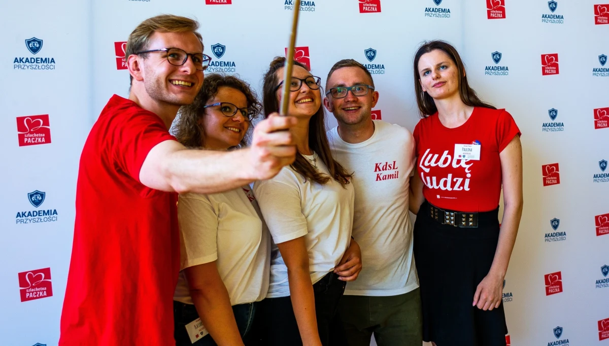 ​23 tysiącom rodzin chce w tym roku pomóc Stowarzyszenie Wiosna. Do potrzebujących tuż przed świętami ma dotrzeć Szlachetna Paczka. Jednak już w ten weekend w kilkunastu miastach w Polsce czeka nas wyjątkowe wydarzenie.