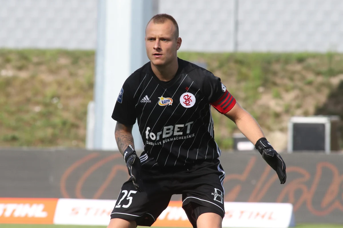 Michał Kołba, bramkarz ŁKS-u Łódź, stosował niedozwolone środki dopingujące – potwierdziła to przebadana próbka A. Klub wydał oświadczenie, w którym zaznacza, że z decyzją dotyczącą przyszłości swojego bramkarza wstrzymuje się do czasu poznania wyników dodatkowej próbki B.