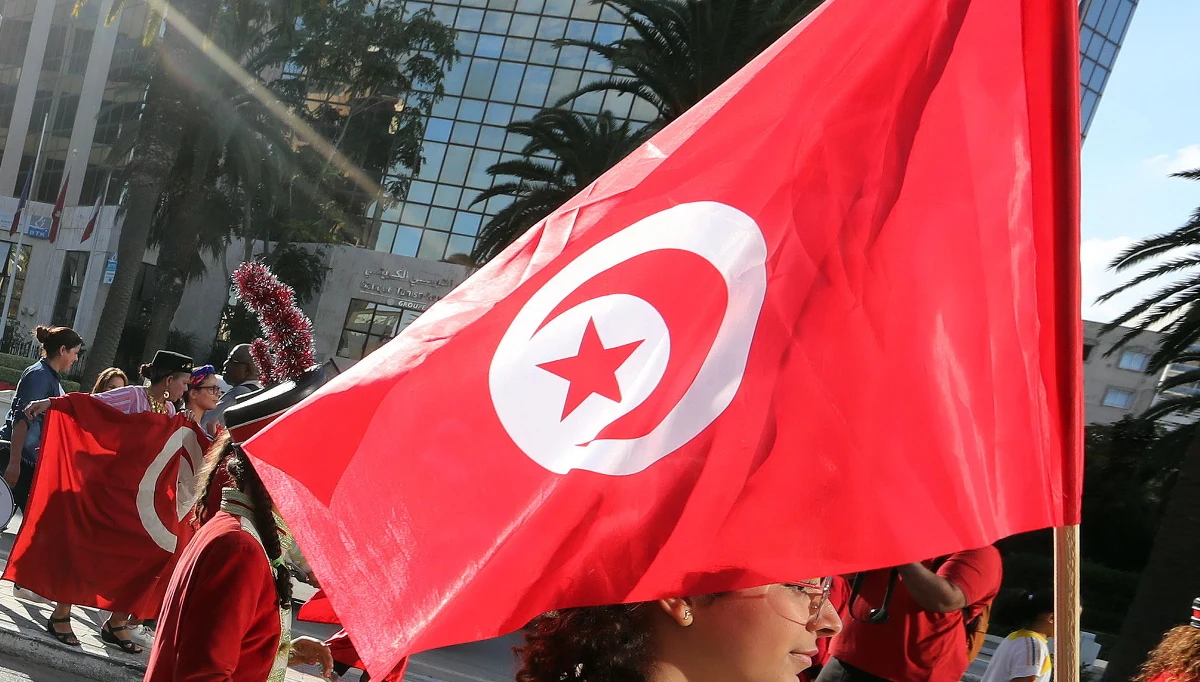 Tunezyjski potentat medialny Nabil Karui, który kandyduje w niedzielnych wyborach prezydenckich w tym kraju, ogłosił głodówkę w areszcie, domagając się możliwości udziału w głosowaniu - poinformował jego prawnik. 