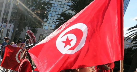 Tunezyjski potentat medialny Nabil Karui, który kandyduje w niedzielnych wyborach prezydenckich w tym kraju, ogłosił głodówkę w areszcie, domagając się możliwości udziału w głosowaniu - poinformował jego prawnik. 