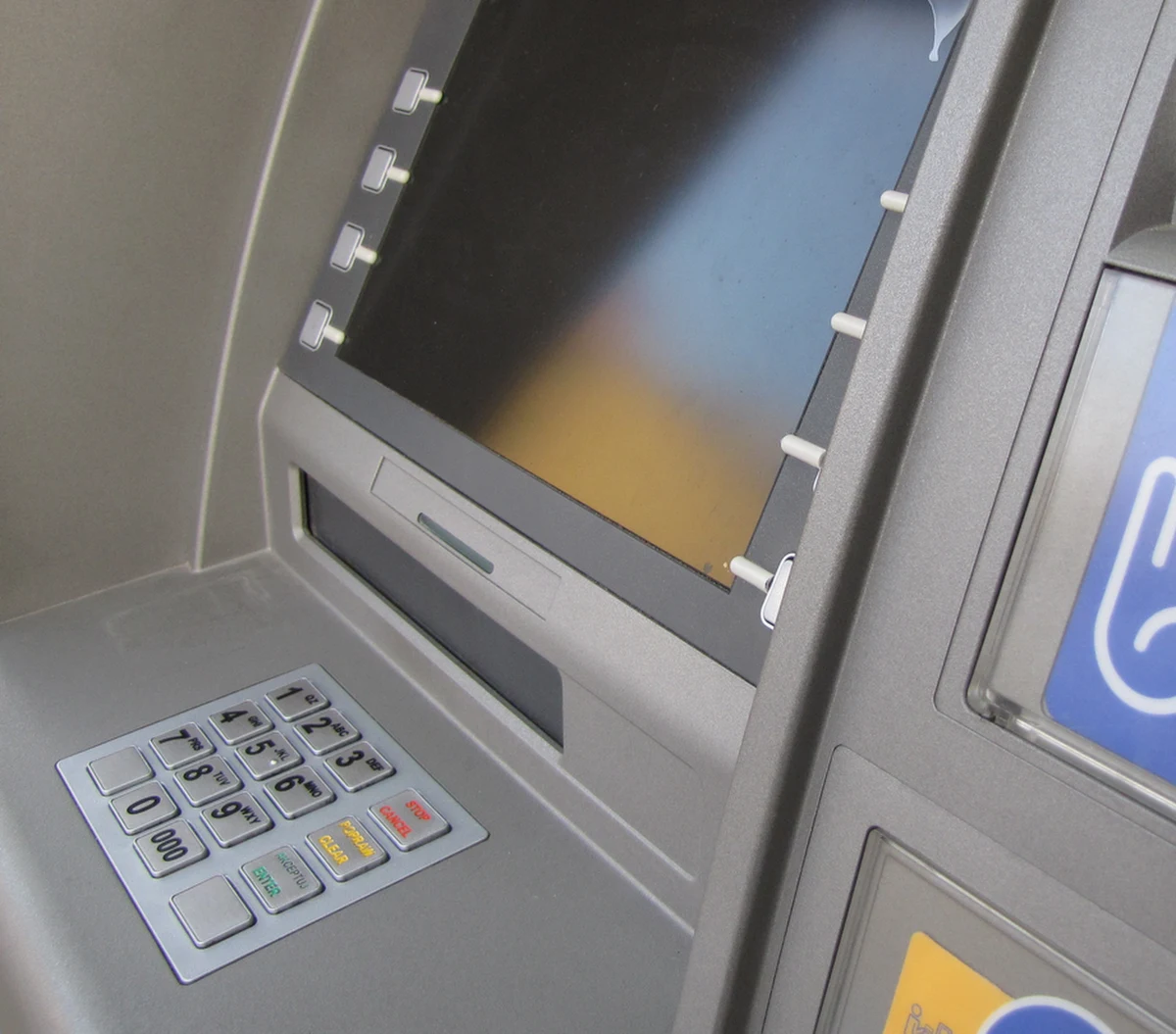 Po godzinie 8 rano w piątek nasi słuchacze poinformowali nas o poważnej awarii systemów bankowych w ING Banku Śląskim. Przed godziną 11 - według informacji banku - awaria została usunięta. 
