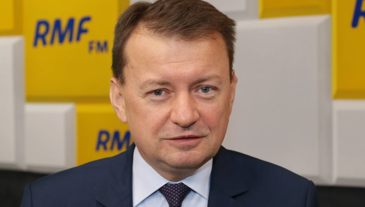 „Oczywiście ZUS nie wzrośnie, wręcz przeciwnie – ZUS spadnie w przypadku drobnych przedsiębiorców, którzy będą mogli płacić ZUS nie od przychodu, tylko od dochodu” – mówił minister obrony narodowej Mariusz Błaszczak w rozmowie z Krzysztofem Ziemcem w RMF FM. Zapytany o książkowy program Prawa i Sprawiedliwości, Błaszczak zapewnił, że zostanie on opublikowany „w ciągu najbliższych dni”. „Pokazujemy części zasadnicze programu na konwencjach, a całość będzie wydana” – mówił.