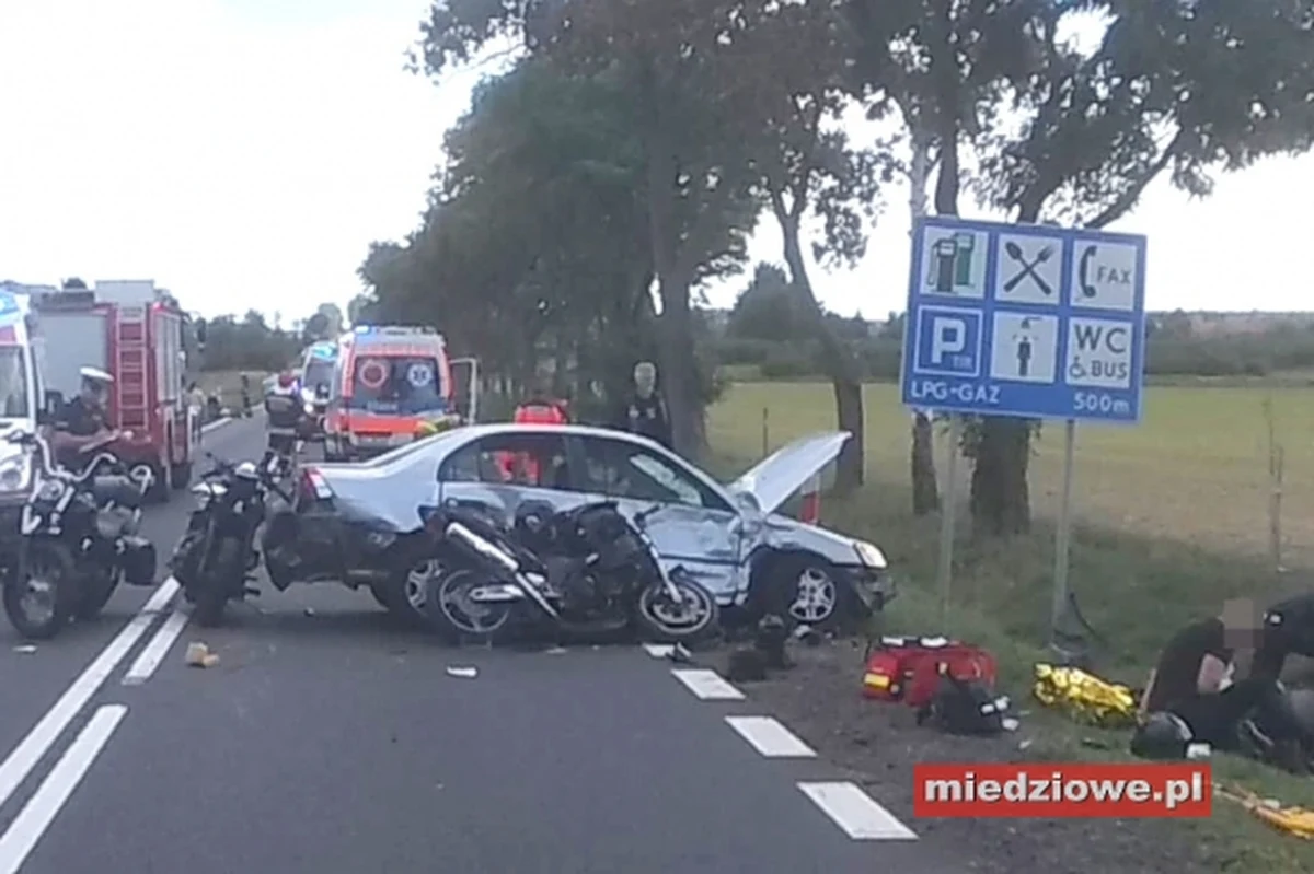 Do poważnego wypadku doszło w miejscowości Miłosna koło Lubina na Dolnym Śląsku. Jadąca samochodem osobowym kobieta wjechała w kolumnę motocyklistów. Jedna osoba zginęła, a 10 zostało rannych.