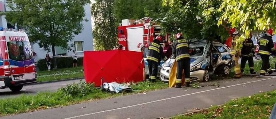 Dwóch policjantów zostało rannych w wypadku w Świętochłowicach. Zdjęcia z miejsca zdarzenia dostaliśmy na Gorącą Linię RMF FM.