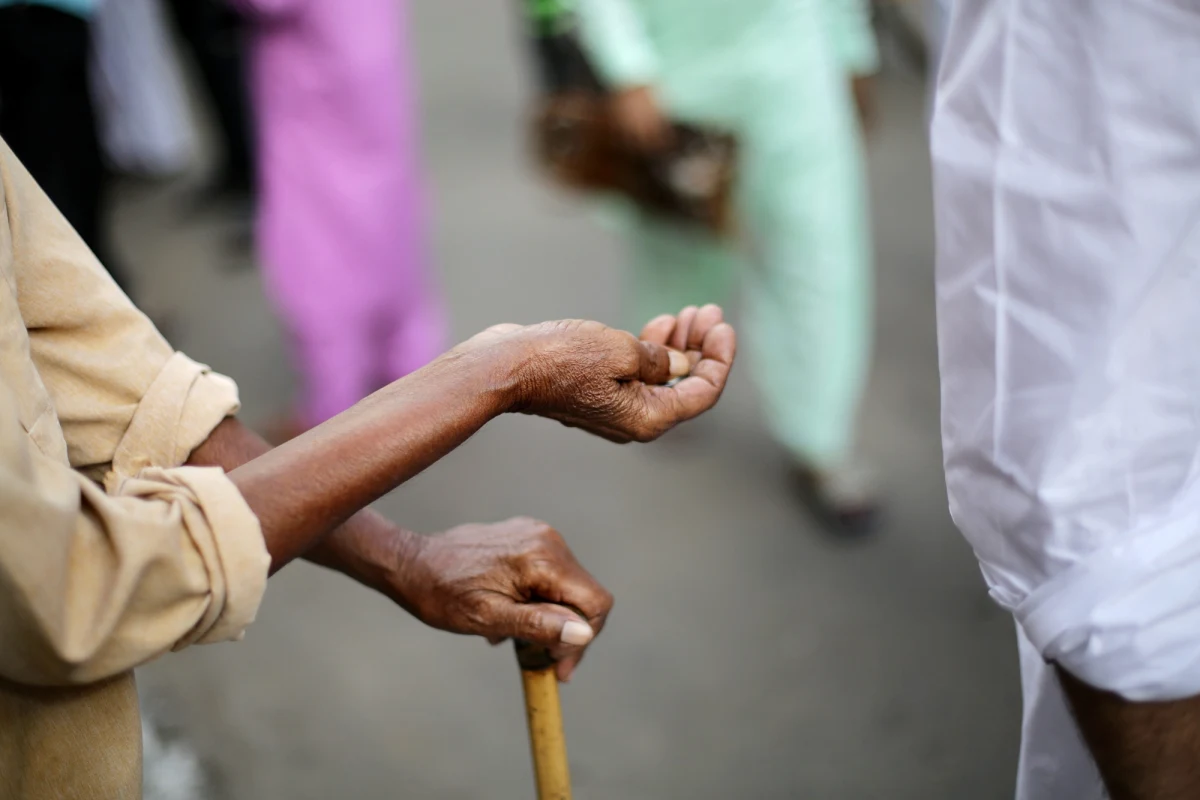 Niecodzienne zdarzenie na Placu św. Piotra w Watykanie. Doszło tam do szarpaniny dwóch kobiet, które pobiły się o datek otrzymany od jednej z turystek. W trakcie bójki... wypadły im sztuczne garby. 