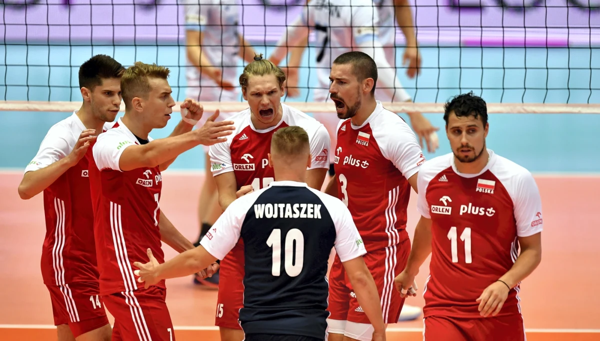 Polskich siatkarzy o godz. 16 czeka w Rotterdamie mecz grupy D mistrzostw Europy z Holendrami. Dwóch graczy współgospodarzy turnieju ma na koncie występy w PlusLidze, a ich trener Włoch Roberto Piazza w przeszłości prowadził dwa polskie zespoły.