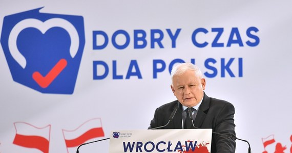 Prawo i Sprawiedliwość w niczym nie zagraża polskiej wolności i polskiej demokracji – oświadczył prezes partii Jarosław Kaczyński na konwencji we Wrocławiu. Mówił o sukcesach w walce o polską godność.