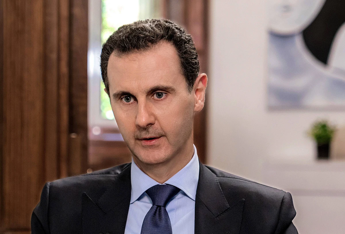 Prezydent Syrii Baszar el-Asad ogłosił w niedziele amnestię, zmniejszającą kary za przestępstwa i ułaskawił osoby unikające poboru, jeśli zgłoszą się na służbę w terminie od trzech do sześciu miesięcy. Dekret ma zastosowanie do przestępstw popełnionych przed 14 września. Karę śmierci zamieniono na dożywotnie ciężkie roboty, a karę dożywotniego pozbawienia wolności na 20 lat więzienia.