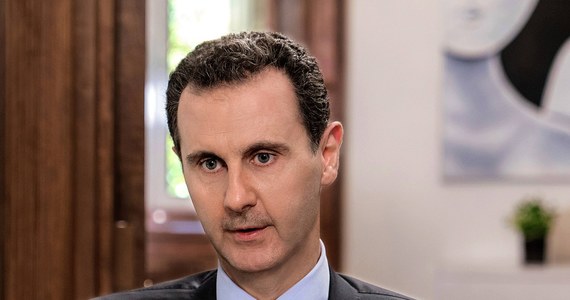 Prezydent Syrii Baszar el-Asad ogłosił w niedziele amnestię, zmniejszającą kary za przestępstwa i ułaskawił osoby unikające poboru, jeśli zgłoszą się na służbę w terminie od trzech do sześciu miesięcy. Dekret ma zastosowanie do przestępstw popełnionych przed 14 września. Karę śmierci zamieniono na dożywotnie ciężkie roboty, a karę dożywotniego pozbawienia wolności na 20 lat więzienia.
