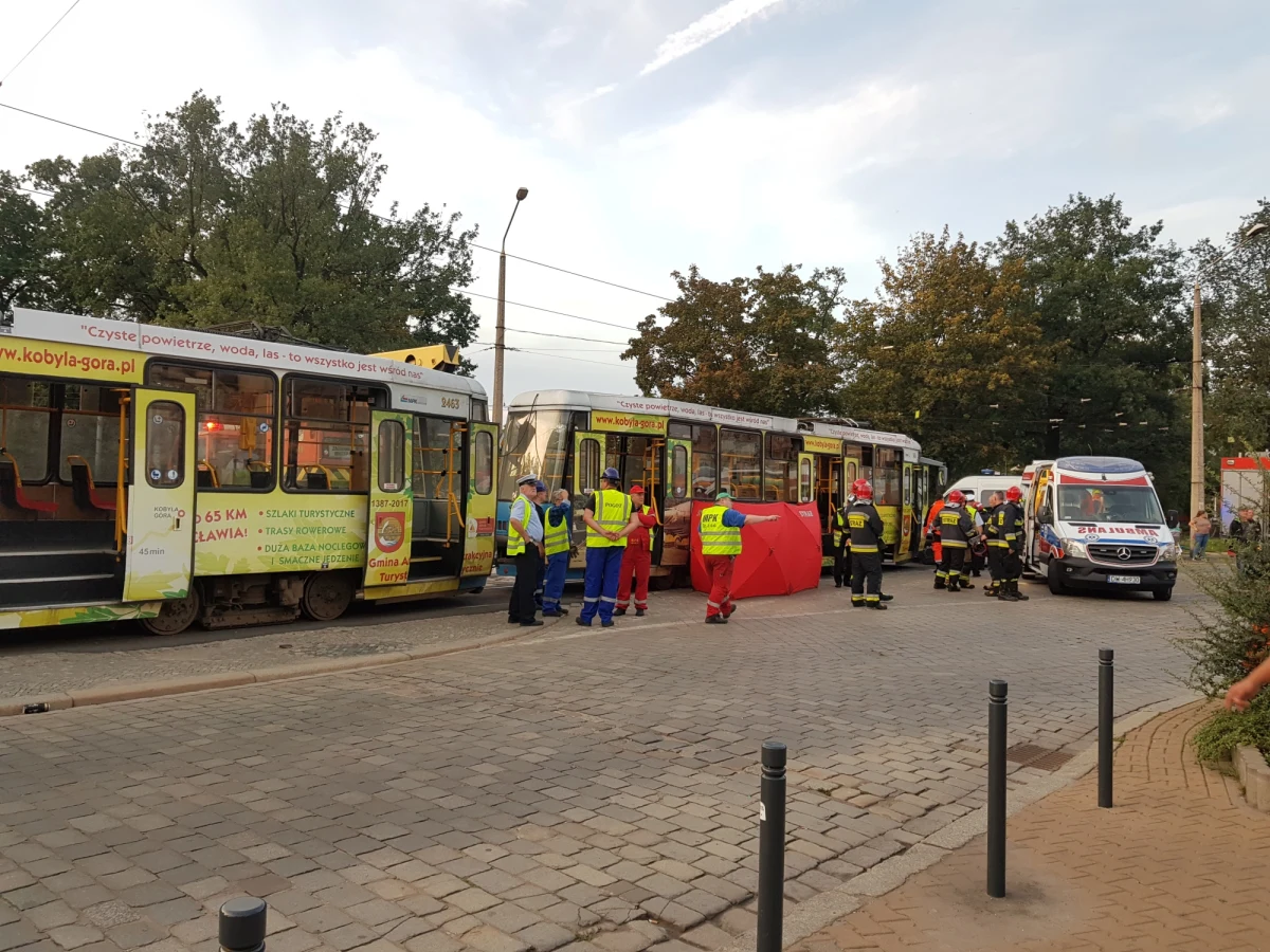 Tragiczny wypadek we Wrocławiu. Młoda kobieta wpadła tam pod tramwaj.