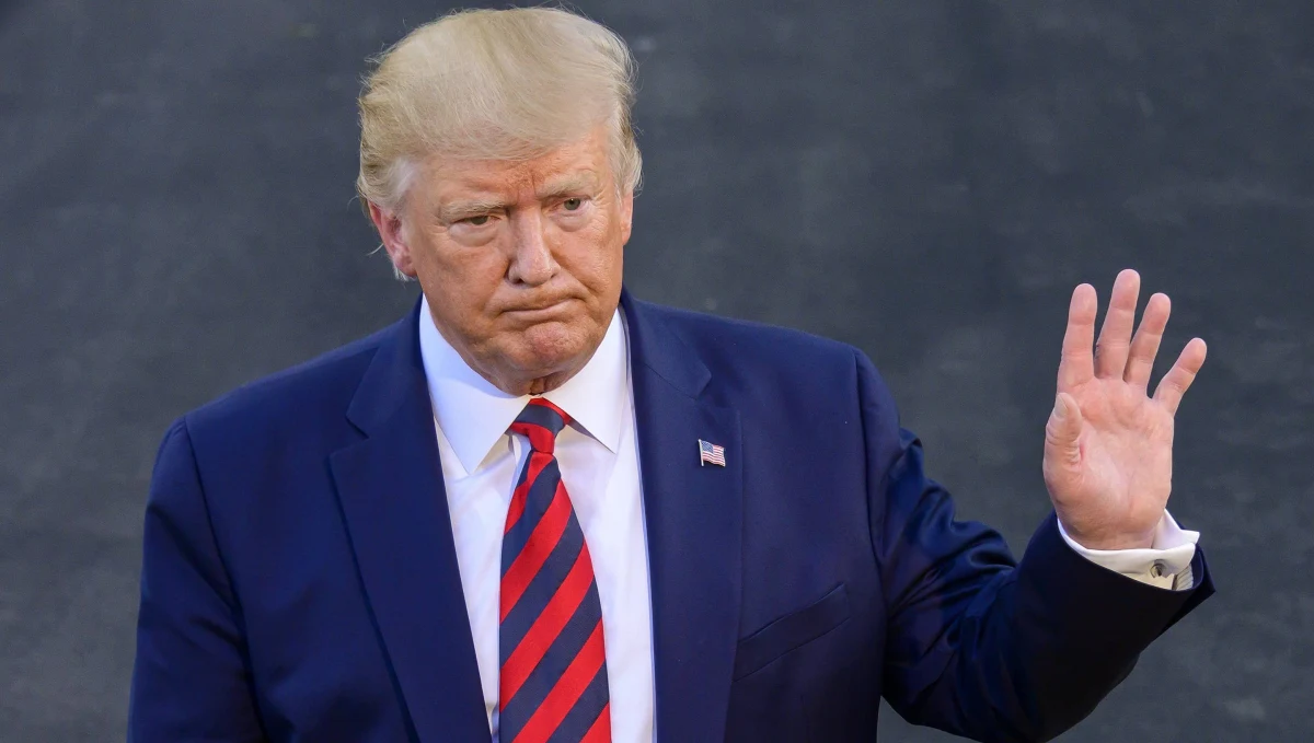 Prezydent Donald Trump zagroził uderzeniem odwetowym sprawcy sobotniego ataku na rafinerie w Arabii Saudyjskiej. Z powodu tego ataku wydobycie saudyjskiej ropy zmniejszyło się o połowę.