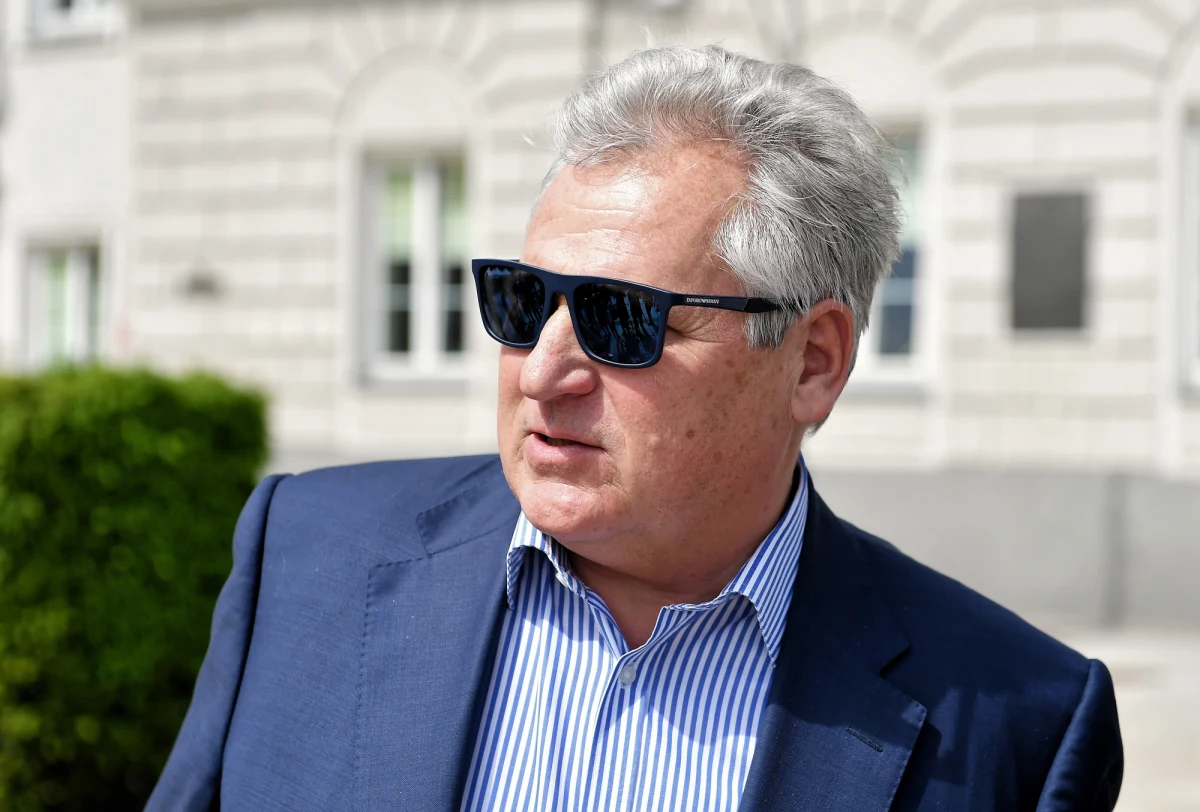 Aleksander Kwaśniewski włączy się w kampanię Lewicy. Były prezydent ma pojawić się - jak ujawnił szef SLD Włodzimierz Czarzasty - na trasie "Lewicobusa", którym od piątku Czarzasty, przewodniczący Wiosny Robert Biedroń i lider Partii Razem Adrian Zandberg jeżdżą po Polsce. W tej chwili ustalane są szczegóły obecności Kwaśniewskiego w kampanii.