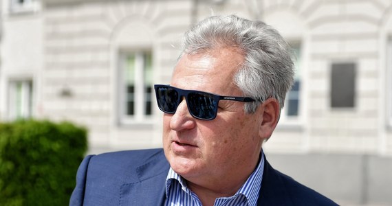 Aleksander Kwaśniewski włączy się w kampanię Lewicy. Były prezydent ma pojawić się - jak ujawnił szef SLD Włodzimierz Czarzasty - na trasie "Lewicobusa", którym od piątku Czarzasty, przewodniczący Wiosny Robert Biedroń i lider Partii Razem Adrian Zandberg jeżdżą po Polsce. W tej chwili ustalane są szczegóły obecności Kwaśniewskiego w kampanii.