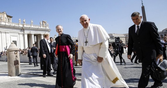Papież Franciszek podczas mszy w poniedziałek w Watykanie zwrócił uwagę że czasem politycy, a także biskupi i księża są obrażani. "Niektórzy na to zasługują" – skomentował homilii. 
