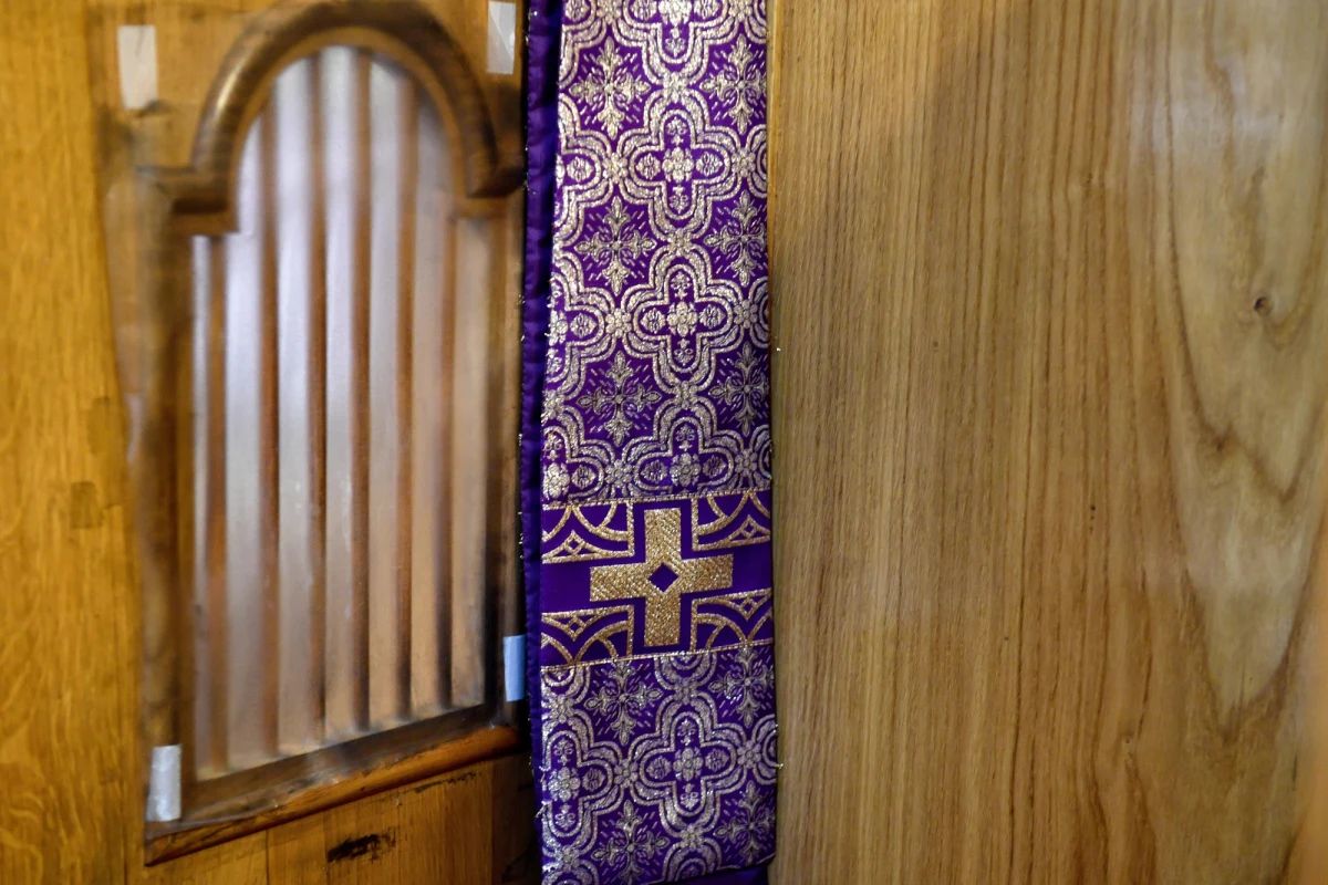 Tłok w szkołach spowodowany reformą edukacji i późniejsze godziny zakończenia lekcji m.in. w klasach z podwójnego rocznika powodują, że coraz więcej uczniów rezygnuje z lekcji religii. Zdarzają się już klasy, w których nie chodzi na nią ani jeden uczeń" - donosi wtorkowa "Rzeczpospolita". 