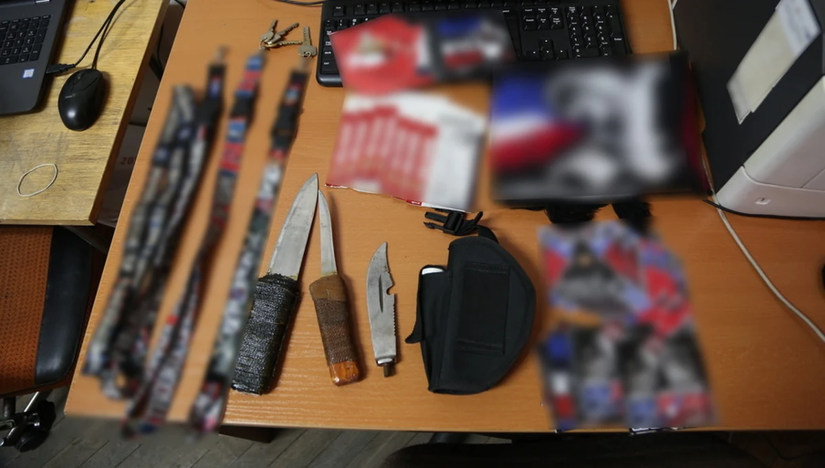 Co najmniej 8 lat więzienia grozi mężczyźnie podejrzanemu o brutalny napad z użyciem maczety na nastolatków w autobusie komunikacji miejskiej w Krakowie. Akt oskarżenia w tej sprawie, dotyczący ośmiu pełnoletnich uczestników zajścia, trafił do sądu - ustaliła PAP w biurze prasowym Sądu Okręgowego.