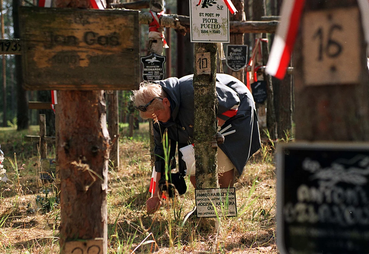 W 80. rocznicę sowieckiego najazdu na Polskę rosyjskie Stowarzyszenie "Memoriał" przypomina o zbrodni katyńskiej. Zaprezentowano liczącą ponad 2000 stron księgę pamięci ofiar obozu NKWD w Ostaszkowie. To ponad 6 tysięcy zamordowanych przez NKWD, w większości polskich policjantów. Ich ciała pogrzebano w Miednoje.