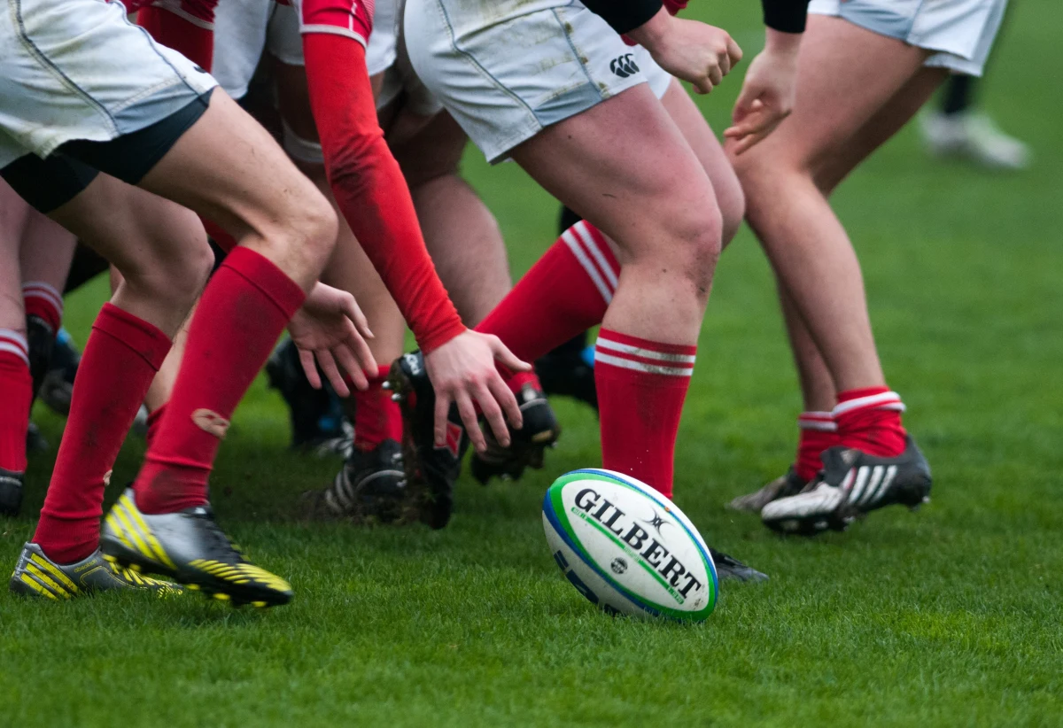 Już za kilka dni w Japonii początek jednej z największych imprez sportowych świata. Puchar Świata w rugby globalną popularnością ustępuje jedynie Igrzyskom Olimpijskim i piłkarskiemu mundialowi. O tytuł powalczy 20 drużyn, ale grono faworytów od lat się nie zmienia. "Nowa Zelandia, Australia, Anglia, Francja, RPA, Irlandia" - wylicza były rugbysta, a dziś ekspert zajmujący się tą dyscypliną sportu, Robert Małolepszy.