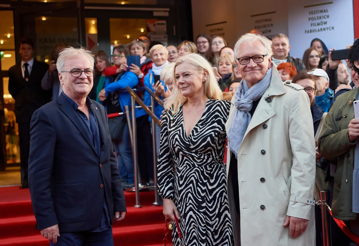 Producent "Solid Gold" Jacka Bromskiego Akson Studio wycofał we wtorek film z Konkursu Głównego 44. Festiwalu Polskich Filmów Fabularnych w Gdyni. Powodem decyzji było to, że film nie przeszedł kolejnej kolaudacji, która stanowi warunek szerokiej dystrybucji i prezentacji na festiwalach.