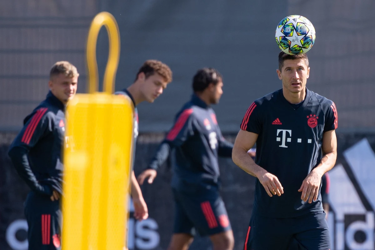 To może być polski wieczór w Lidze Mistrzów. Bayern Monachium Roberta Lewandowskiego zmierzy się dziś z Crveną Zvezdą. Juventus Wojciecha Szczęsnego poleciał do Madrytu na mecz z Atletico. Lokomotiw Moskwa Grzegorza Krychowiaka i Macieja Rybusa zmierzy się zaś z Bayerem Leverkusen, którego piłkarzem jest Adrian Stanilewicz. W oczekiwaniu na te pojedynki pytamy więc: na co stać Polaków w piłkarskiej Champions League?