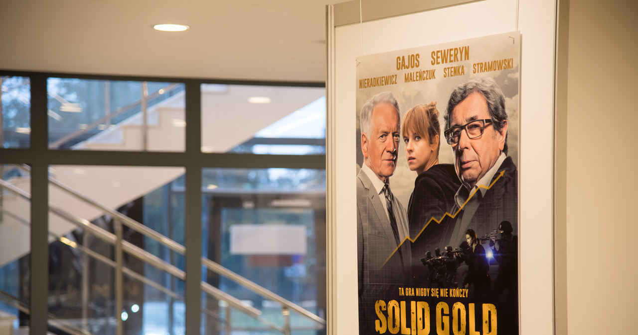 Film "Solid Gold" został wycofany z udziału w Festiwalu w Gdyni przez producenta filmu Akson Studio, w związku z tym, że nie został on jeszcze ukończony i odebrany przez TVP, która jest jego koproducentem - napisano w oświadczeniu TVP przesłanym PAP w środę.