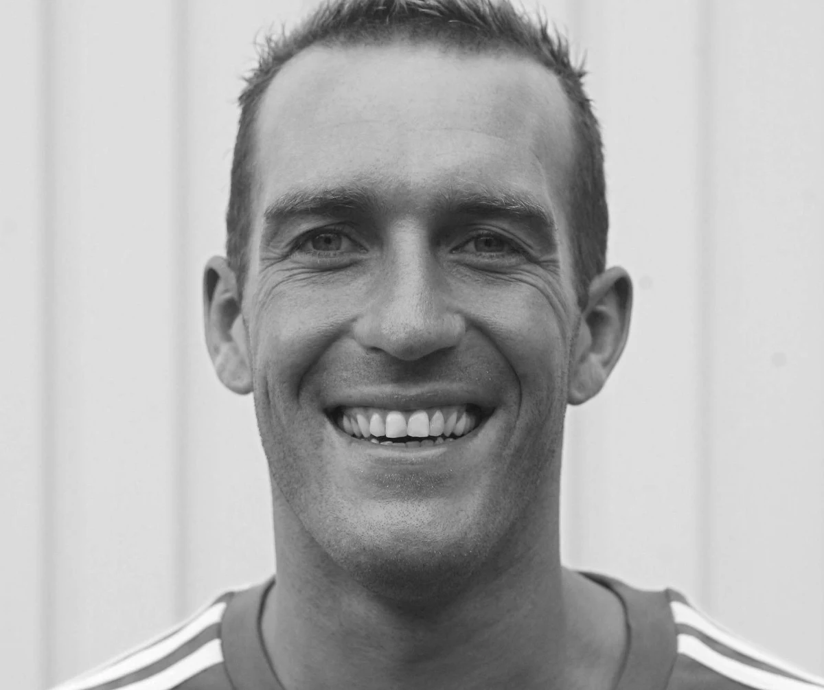 W wieku 43 lat zmarł były piłkarz reprezentacji Holandii Fernando Ricksen - poinformował klub Rangers FC, w którym występował w latach 2000-2006. Od sześciu lat chorował na stwardnienie zanikowe boczne.