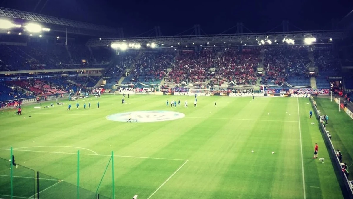 Wisła Kraków ogłosiła, że sprzedano już wszystkie bilety na zaplanowane na 29 września derby z Cracovią, które odbędą się w ramach 10. kolejki piłkarskiej ekstraklasy. Chętni, którzy chcieliby na żywo obejrzeć mecz, mogą już tylko nabyć wejściówki na miejsca VIP.